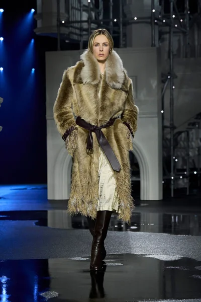 Look 29
